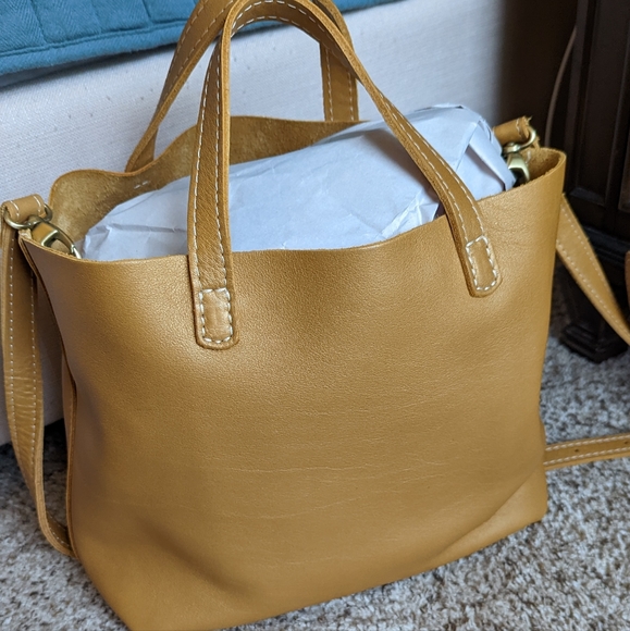 Portland Leather Goods medium classic crossbody - 🦄 Honeycomb leather - Picture 2 of 7